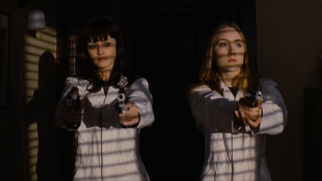 Alexis Bledelová a Saoirse Ronanová  ve filmu Violet & Daisy.