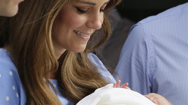Manelka prince Williama Kate a jej prvorozen syn (23. ervence 2013)