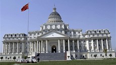 Vládní budova ve m�st� Fu-jang. Co jen p�ipomíná?