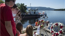 Mladí sociální demokraté si pipomínají obti útoku Anderse Breivika.