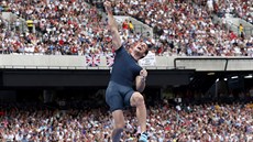 JO! 602 CENTIMETR�. Francouzský ty�ka� Renaud Lavillenie ovládl na mítinku
