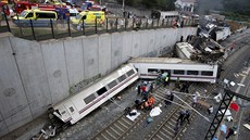 Poblí panlského msta Santiago de Compostela ve stedu veer vykolejil vlak...