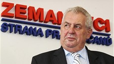 Prezident Miloš Zeman podepsal v sídle strany SPOZ petici za zákon o