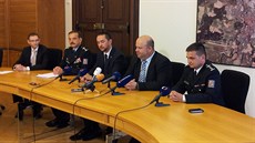 Na bud�jovické radnici jednali zprava policejní prezident Martin �erví�ek,...