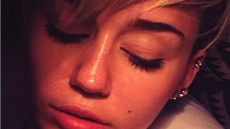 Miley Cyrusová ráda zveejuje své fotky na internetu.