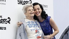 Katy Perry vzala na premiéru moul svou babiku.