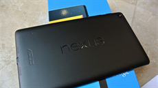 Plastová zadní strana sedmipalcového tabletu Nexus