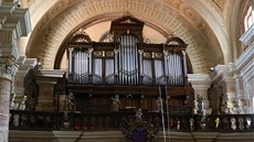 Na varhany ve típském kostele se hraje u století.