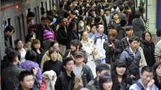 Davy lidí v pekingském metru