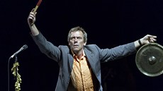 Hugh Laurie (aka Dr. House) s The Copper Bottom Bandem vystoupili v Kongresovém...