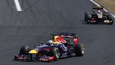 Německý pilot Sebastian Vettel ujíždí soupeřům při Velké ceně Maďarska na
