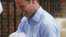 Princ William se svým prvorozeným synem (23. července 2013)