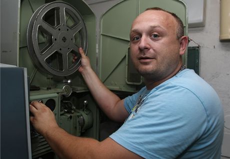 Provozovatel letního kina v plzeském amfiteátru na Lochotín Radek Uhlí.