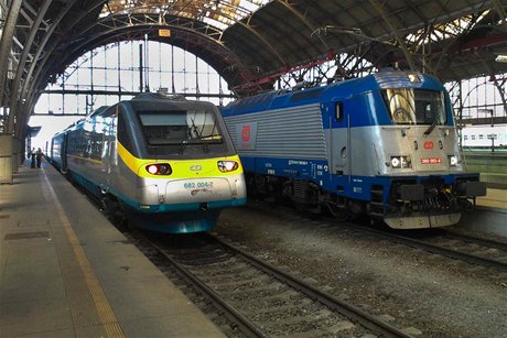 Jednotka Pendolino a lokomotiva Emil Zátopek hrav zvládnou dvoustovku.