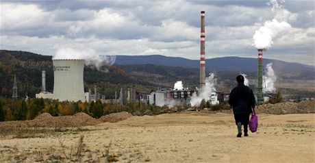 Vítz soute na odtení zbývajících kal by mohl odpad beze zbytku zplyovat v generátoru paroplynové elektrárny ve Vesové (na snímku). Tak zní nabídka Sokolovské uhelné, které elektrárna patí.