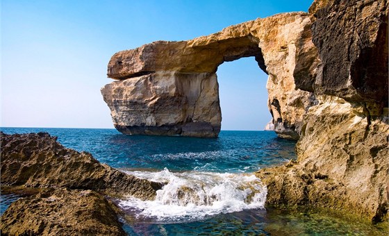 Turistický ráj malta je jedním z mála míst ve Stedomoí, kde je úední eí anglitina. Ilustraní snímek