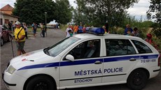 Policie se ve Stochov snaí pesvdit sebevraha, aby slezl ze stoáru