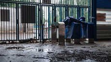 Velká voda ud�lala na libereckém fotbalovém stadionu �kody za miliony korun.