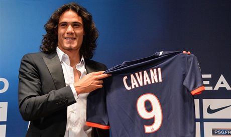 NEJDRAÍ POSILA. Edinson Cavani piel Paris Saint-Germain na 64 milion eur.
