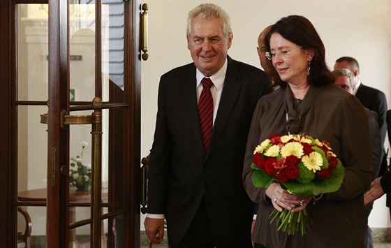 Bývalá předsedkyně Sněmovny Miroslava Němcová vyzvala vládu, ať nezaplatí cestu prezidenta Miloše Zemana do Moskvy 9. května na Den vítězství.
