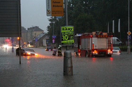 Přívalové lijáky v minulosti několikrát zaplavily hlavní silnici v Ústí nad Orlicí.