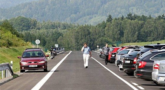 Otevení silnice mezi Stráí nad Nisou a Krásnou Studánkou. 
