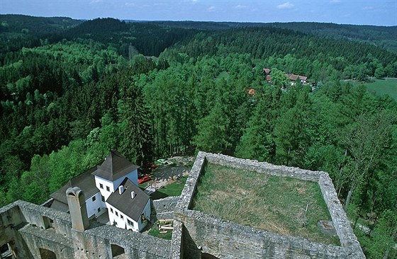 Pohled z hradu Landtejn na zalesnnou krajinu eské Kanady