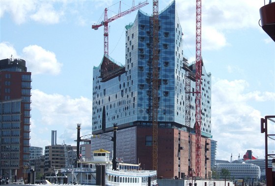 Labská filharmonie (Elbphilharmonie) by se mla stát jednou z deseti nejlepích...