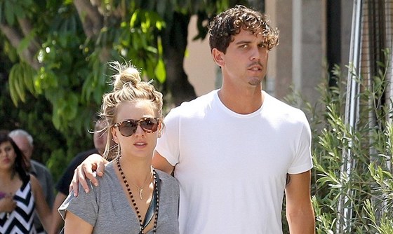 Kaley Cuoco a Ryan Sweeting (3. srpna 2013)