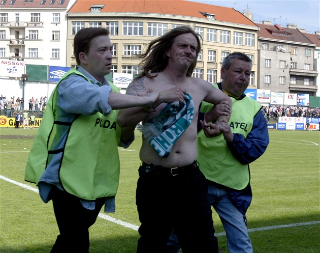 Slávisté na trávníku, Ritchie i Sparta s Plzní. Když český fotbal řeší fanoušky