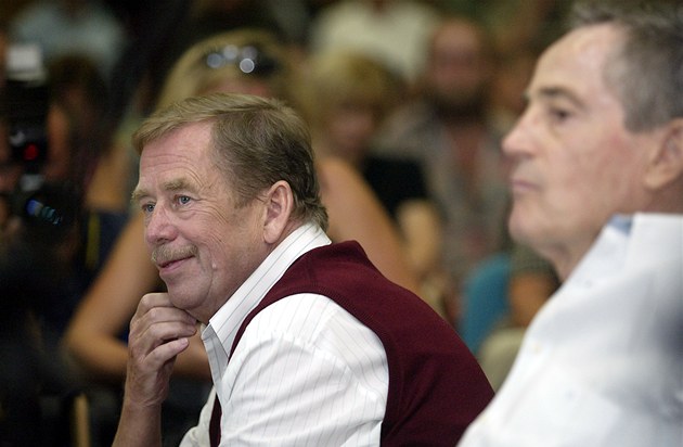 Václav Havel s Janem Tíkou pi setkání v Liberci v roce 2003. 