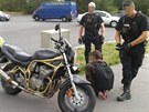 Policisté na Praze 4 zadreli zdrogovaného motocyklistu (9.8.2013)