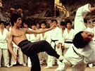 Ve filmech pouívá Bruce Lee Wing Chun, pozdji zaal vyvíjet své vlastní...