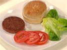 První hamburger z hovzího vypstovaného z kmenových bunk