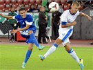 Sergej Rybalka (vlevo) z Liberce rozhoduje duel na hiti FC Curych.