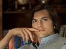Ashton Kutcher jako Steve Jobs ve filmu jOBS