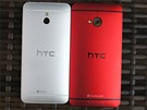 ervené HTC One je naprosto shodné s klasickým modelem, jen je podstatn