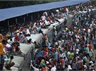 Miliony Bangladéan spchají dom na oslavy. Vlaky v Dháce nápor pasaér...