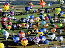 REKORD. Pes 400 horkovzduných balon vzlétlo z francouzského kantonu...