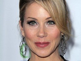 Christina Applegate si v 41 letech pipadá na dalí thotenství stará.