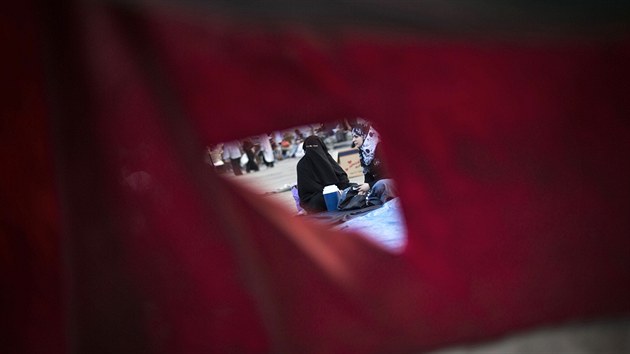 V Egypt u msc protestuj pvrenci Muslimskho bratrstva proti sesazen Muhammada Mursho (2. srpna)