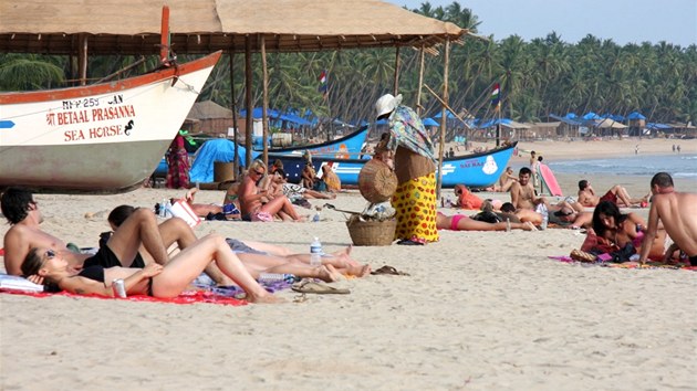 Ple v indickm stt Goa. Nkter jsou oputn, na jin m stovky turist.