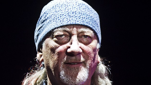 Nechybl ani legendární baskytarista Roger Glover