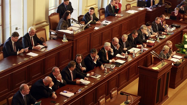 Vláda Jiího Rusnoka v Poslanecké snmovn ped hlasováním o dve vlád  (7....