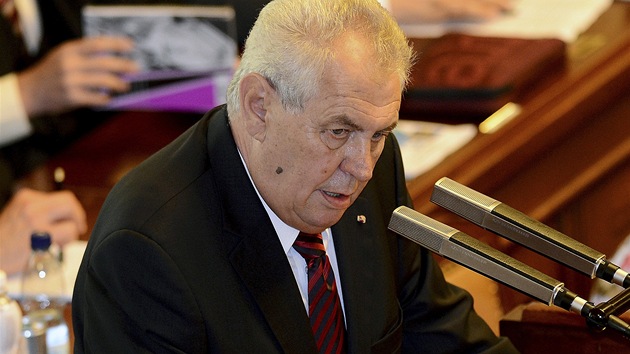 Prezident Zeman pi projevu ve Snmovn ped hlasováním o dve vlád (7....