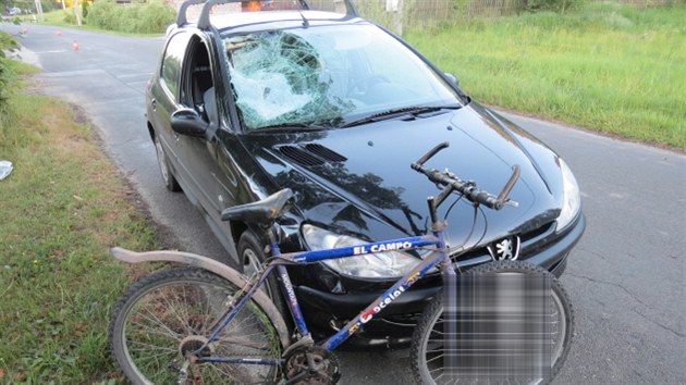 Srážka cyklisty s autem v Horní Brusnici na Trutnovsku