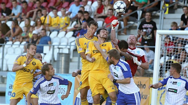 Zvar ped brankou host v zpase Jihlava - Znojmo.