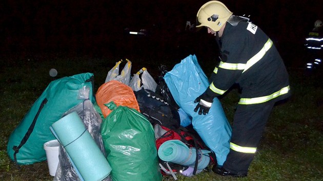 V noci na stedu 7. srpna hasii evakuovali v noci asi 30 dt z vodckho kempu ve Vojkovicch na Karlovarsku. Vedouc tbora mli obavu ze stoupajc hladiny Ohe.