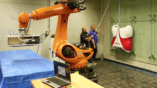 Robota - istie vyvinul tm vdc z Technick univerzity. 
