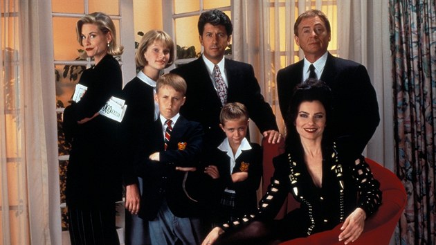 Hvzdy serilu Chva k pohledn zleva: Lauren Lane, Nicholle Tomov, Benjamin Salisbury, Charles Shaughnessy, Madeline Zima, Daniel Davis a Fran Drescherov (1994)